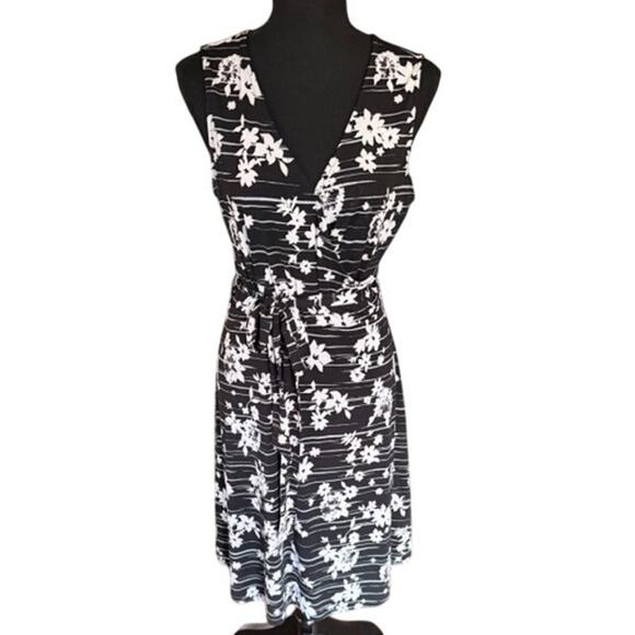 MIX Black White Floral Fit & Flare Dress Women’s Size Large - Picture 2 of 5
